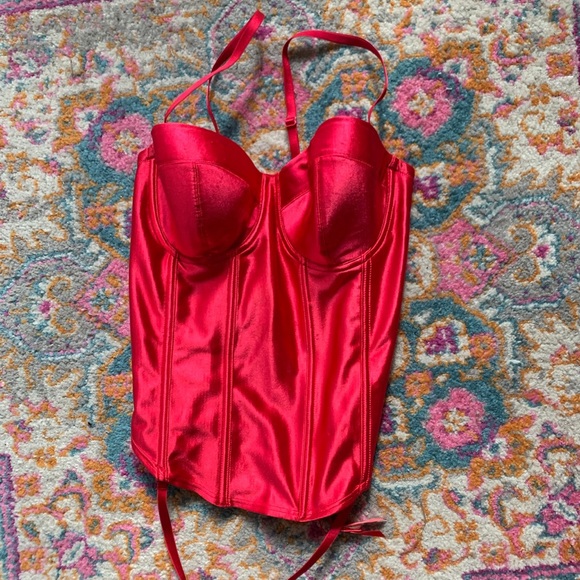 red corset - Picture 5 of 5